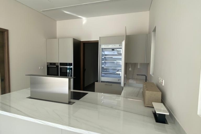 Luxurious 7-Bedroom Villa with Private Beach Access in Zunairah Image 2