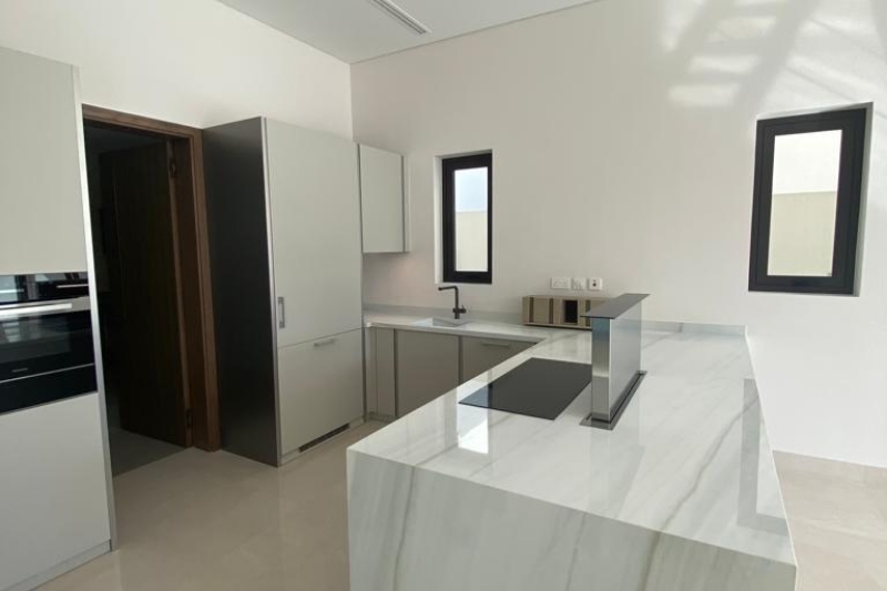 Luxurious 7-Bedroom Villa with Private Beach Access in Zunairah Image 3