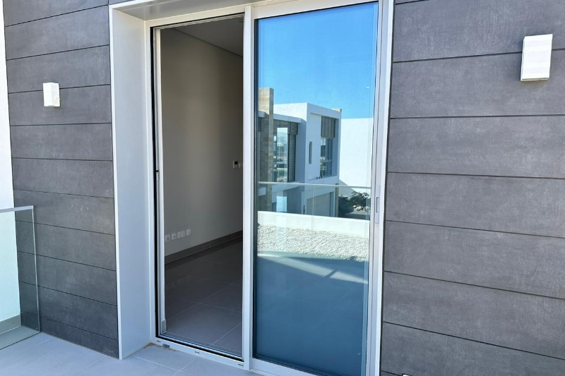Modern 4-Bedroom Villa in Ghadeer with Access to Parks and Community Hub Image 4