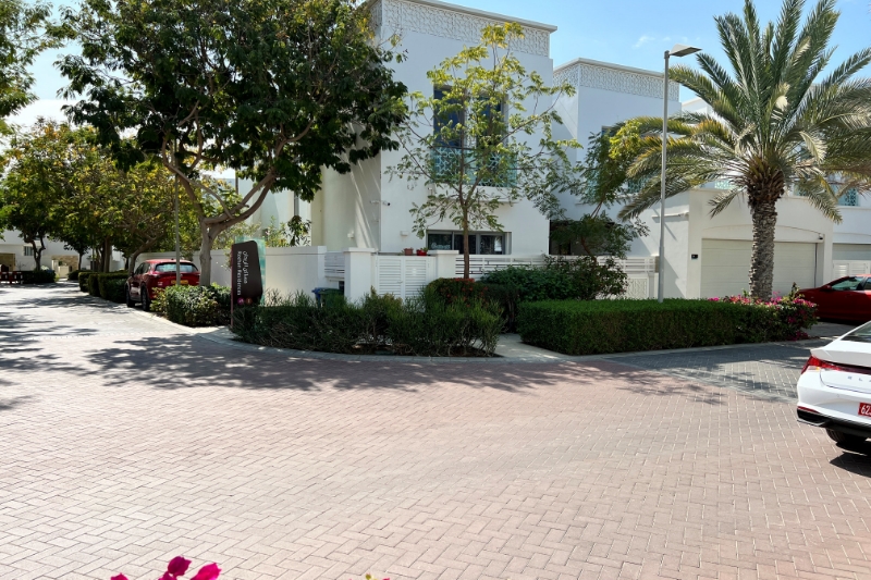 Modern 4-Bedroom Villa in Ghadeer with Access to Parks and Community Hub Image 8